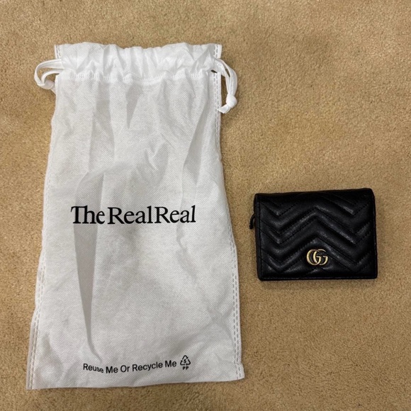 Gucci Black Chevron Wallet with Gold Logo - Picture 6 of 6